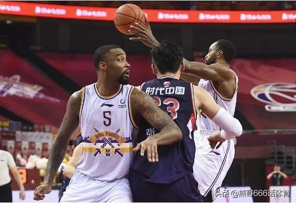 孙悦轮休，北控4分险胜广州，福格准四双，如何评价？