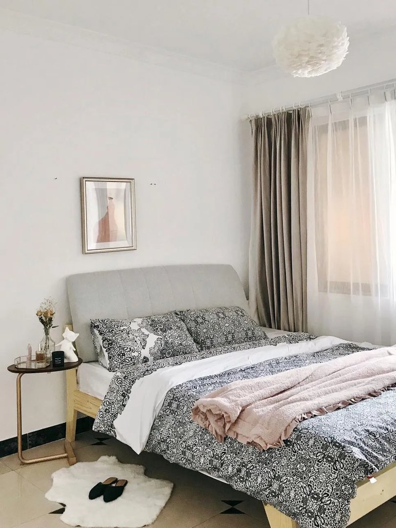 拍摄花絮——在白墙租房里try了3种换装效果。