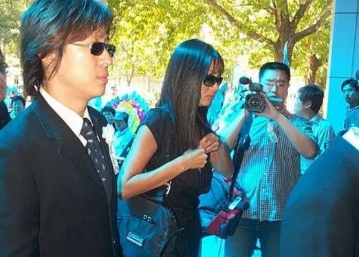 高枫追悼会大腕云集 群星含泪送高枫作别好友