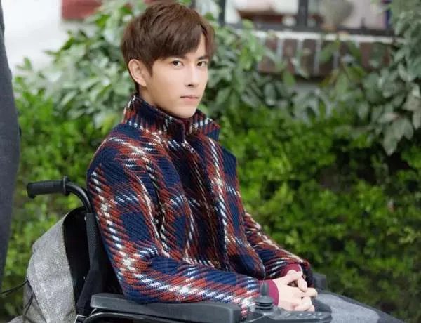 本是《快乐男声》出道,为何于朦胧到现在都不火?