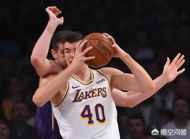 湖人胜太阳，祖巴茨正负值+18、砍下24分16篮板均为全场最高，你怎么评价？