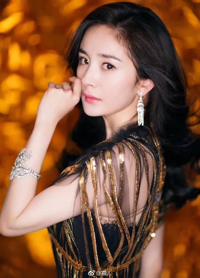 2018爱奇艺尖叫之夜，如何看待娜扎和杨幂的美？