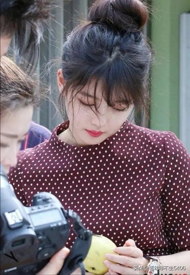 男人看到漂亮女人的第一眼是什么感觉?