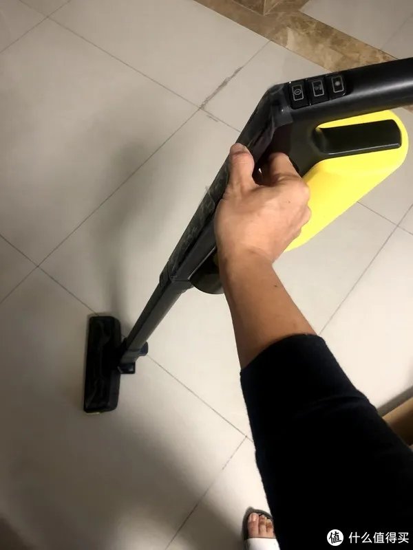 无线吸尘器入门好选择 500块买个德国的吸尘器的优缺点 KARCHER