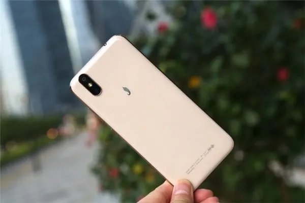 安卓版iPhone X 小辣椒S11仅售1599元