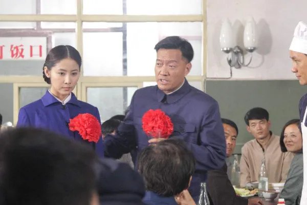 人是铁饭是钢影评