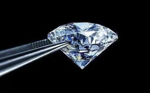锆石和钻石的价格是多少 怎么区别锆石和钻石