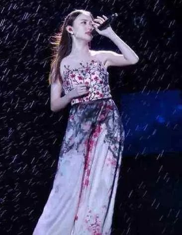 美女歌手汪小敏,身材、才华都不差,为什么不怎么红呢?