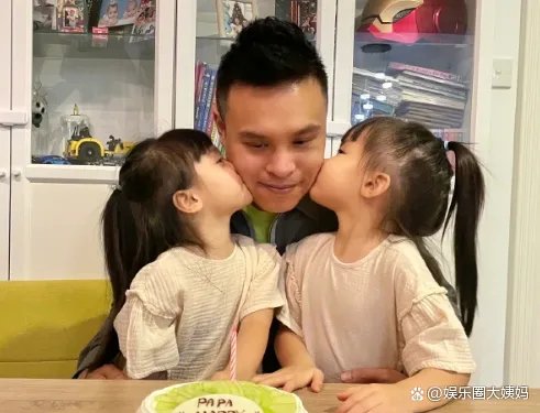 熊黛林晒照为老公庆生,两个女儿颜值不一样,龅牙是遗传了谁?