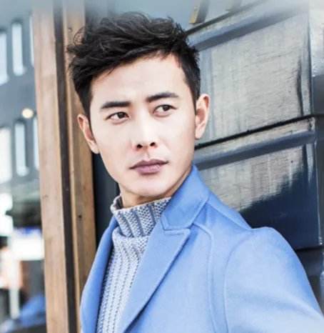 新三国里的皇帝是谁演的