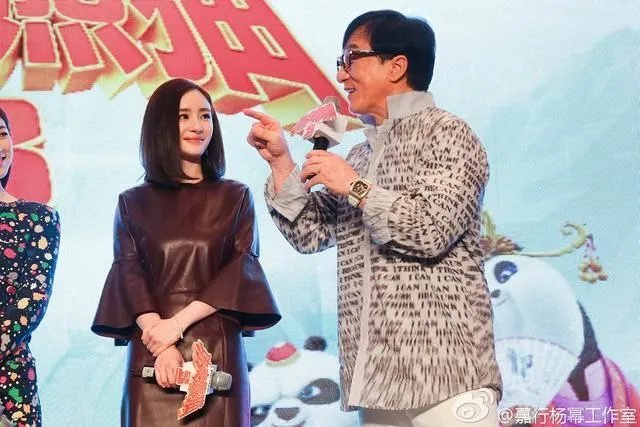 成龙发文夸奖杨幂 杨幂17时成龙对她做了什么