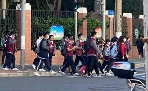 中学生话题作文