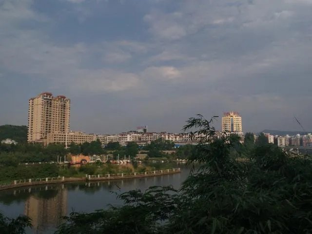 农村红白喜事都请客随礼的风俗是陋习吗?应不应该破除?