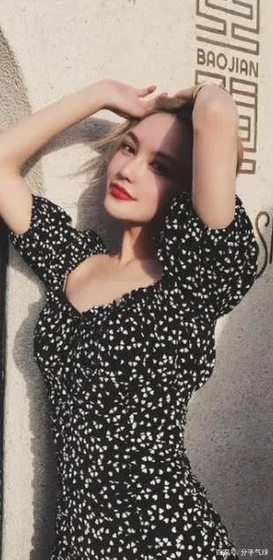 周扬青波点裙大秀性感好身材，分手后做回自己更耀眼，对此你怎么看？