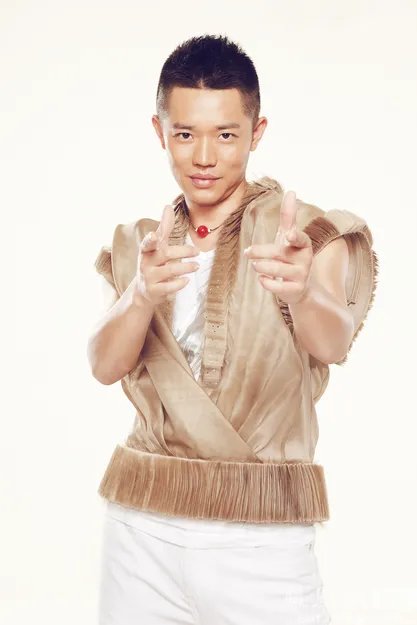 曾毅在内蒙古录节目左腿骨折，他的伤势严重吗？