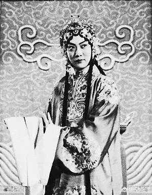 怎样看待京剧名家张君秋的演唱艺术？