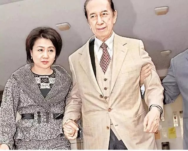 何猷君何超莲互相取关,为何遭疑正式“开撕”,你怎么看此事?