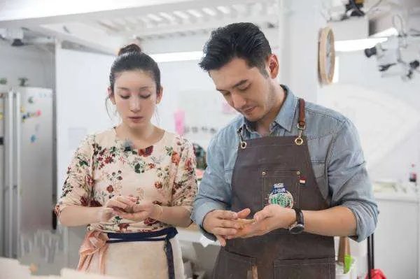 综艺《中餐厅》跟赵薇做老板相比,黄晓明做老板有哪些管理不善的地方?