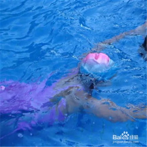 怎样学会蛙泳？