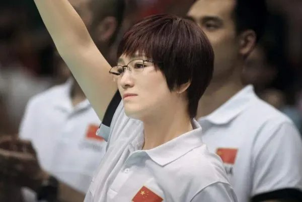 巩俐拍摄《夺冠》三页纸台词一条过，其主要原因是什么？