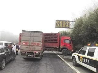 哪里的货车高速逆行掉头?