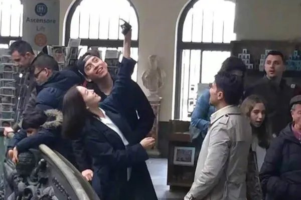 姜汉娜王大陆怎么认识的 因拍戏相识的跨国之恋