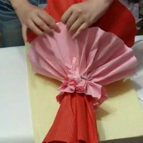 如何包装玫瑰花(图解)?