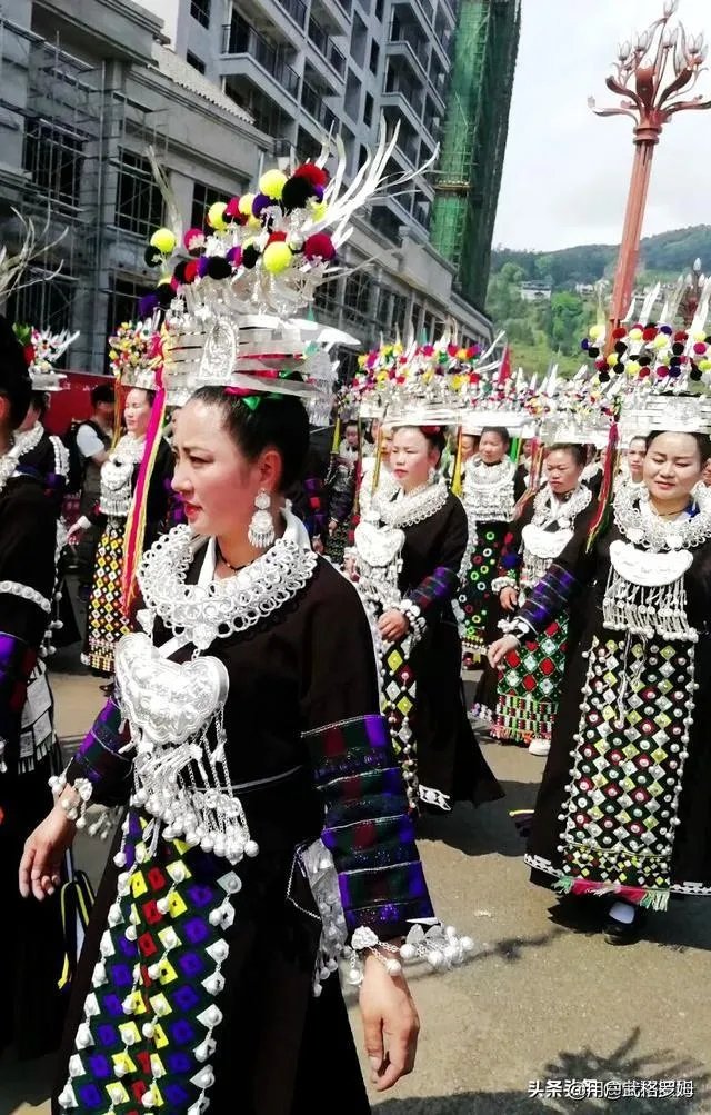 中国那个少数民族服装最好看