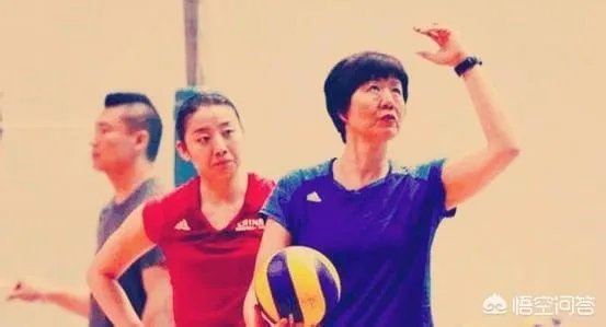 2018排超联赛颁奖典礼，中国女排主帅郎平为什么不参加？