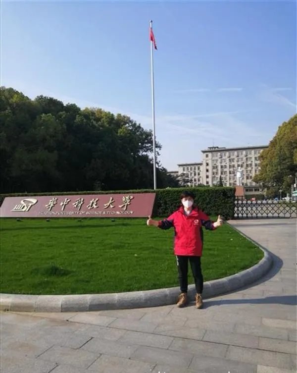 援鄂护士在华科留影儿子高考考上是什么情况？