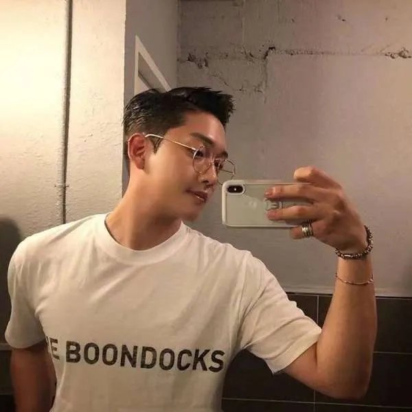 具荷拉男友是谁？为什么两人会家暴？