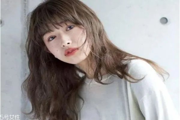 2019春夏发型趋势 2019年中长发流行发型女