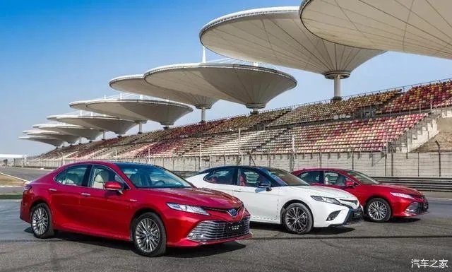 20万级轿车!凯美瑞对比君越,谁更适合家用?