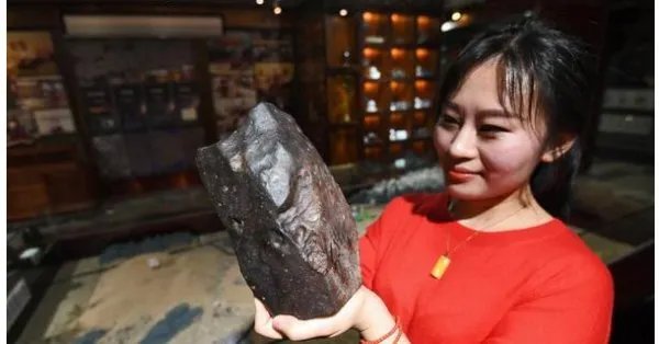 贵阳女孩在什么地方捡回600多颗陨石？
