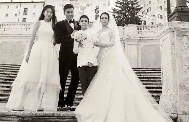 有一种完美发育叫胡军女儿，1米85身材堪比超模，窈窕迷人，你觉得呢？