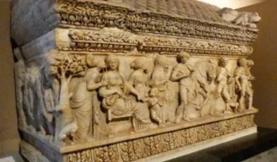 亚历山大石棺里的人到底是谁？他和亚历山大有何关系？