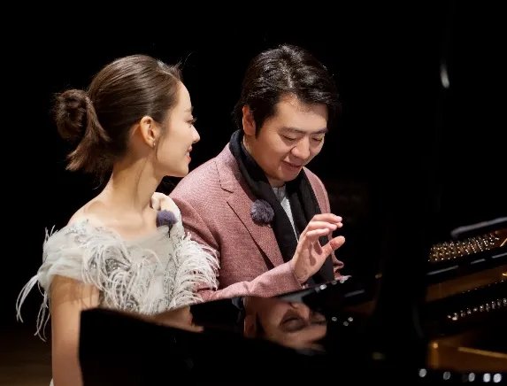 郎朗宣布吉娜怀孕,两人的相处模式你羡慕了吗?