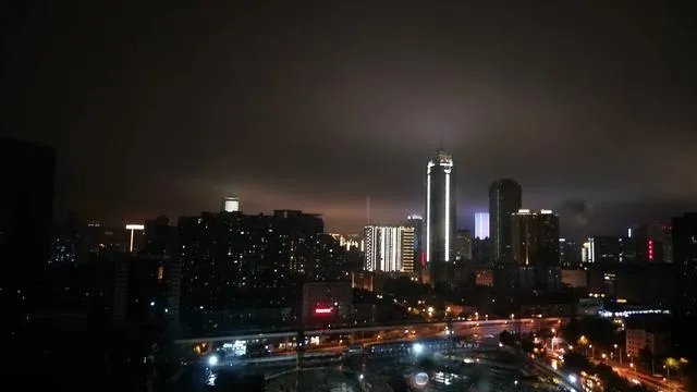 大家喜欢暖色调的照片还是冷色调的？为什么？