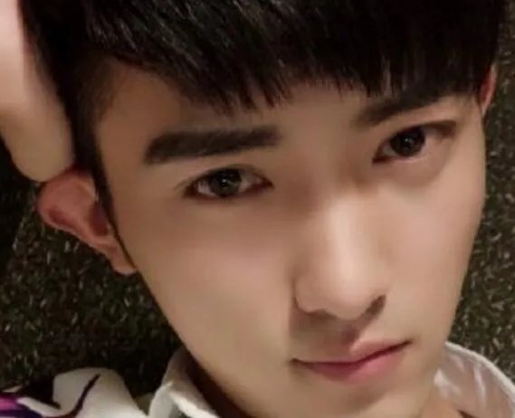 李恒建微博遭网友搜索 他和陈晓楠分手了吗