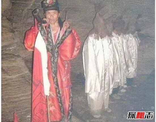 揭秘印度神秘的黑魔法 让死尸自己走到坟墓(传闻,超恐怖赶尸)