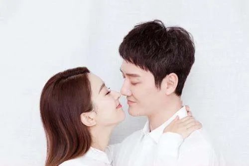 冯绍峰被爆出官宣新欢，赵丽颖听说脸色难看，这会是他们离婚的真实原因吗？