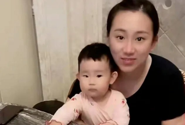 丫蛋自曝三胎流产,与王金龙离婚嫁同门师弟,女儿的样貌如何?