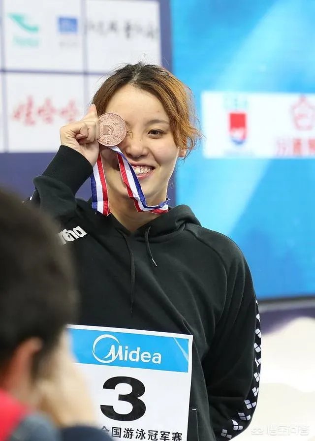 昔日的“洪荒少女”傅园慧现在做什么?还在做游泳运动员吗?