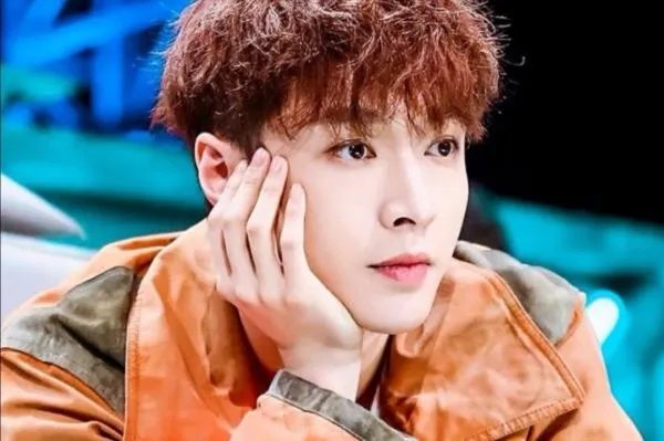 岳云鹏本名岳龙刚，张艺兴本名张加帅，还有哪些艺人有非常土的原名？