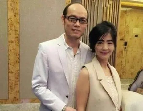 《非诚勿扰》51岁阿姨牵手小17岁男子，8年后怎样了？