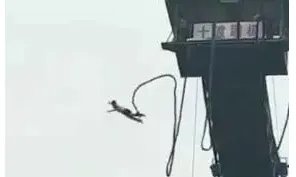 游客蹦极坠落悬崖景区怎么解释的？