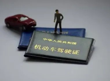 江苏一女子无证驾驶被查自称有日本驾照，国外驾驶证可以在国内使用吗？