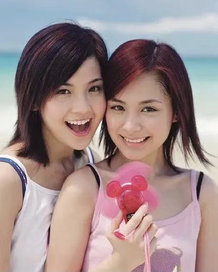 阿娇晒高中校服照