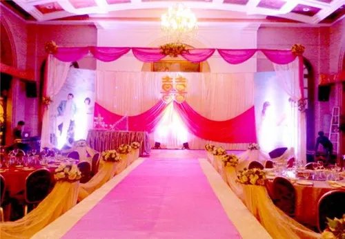 婚庆t台布置图片      如何布置婚礼t台