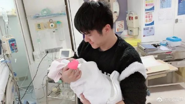 前WE队长若风升级当奶爸 老队友纷纷送上祝福